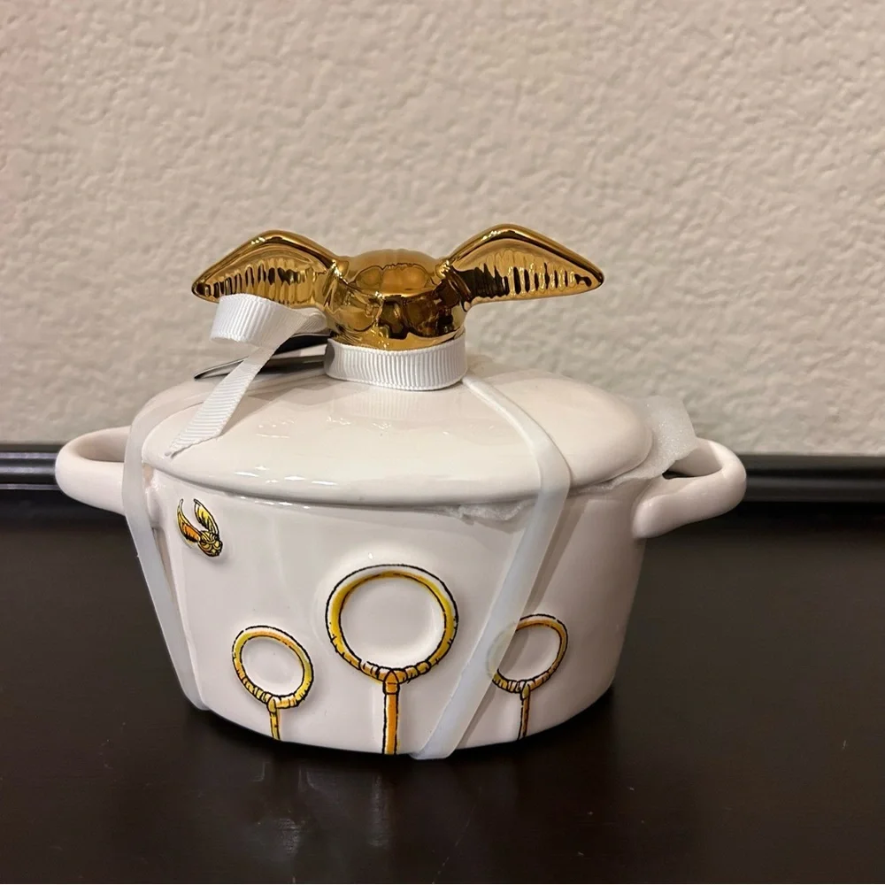 Rae Dunn Harry Potter Quidditch Mini Crock Baking Dish With Snitch Lid NWT